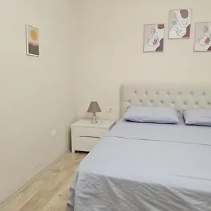 Apartment Downtown Boulevard With A Cute Balcony!, Tirana